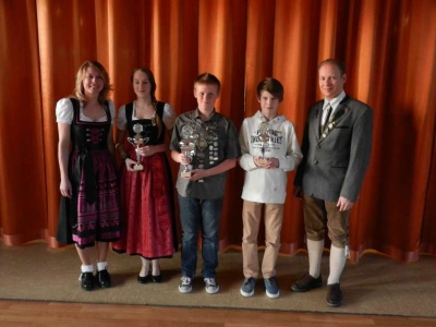 vl.Daniela Beigl; Sabrina Kronseder; Jonas Eichner; Matthias Zeiser; Thomas Meier